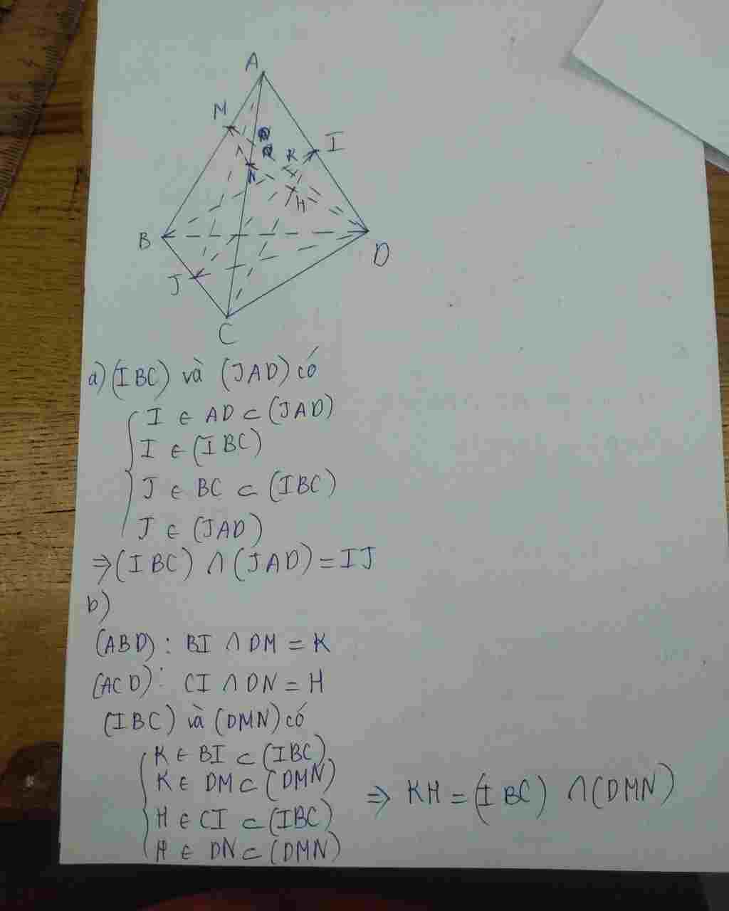 toan-lop-11-cho-tu-dien-abcd-goi-i-j-lan-luot-la-trung-diem-cac-canh-ad-bc-a-tim-giao-tuyen-cua