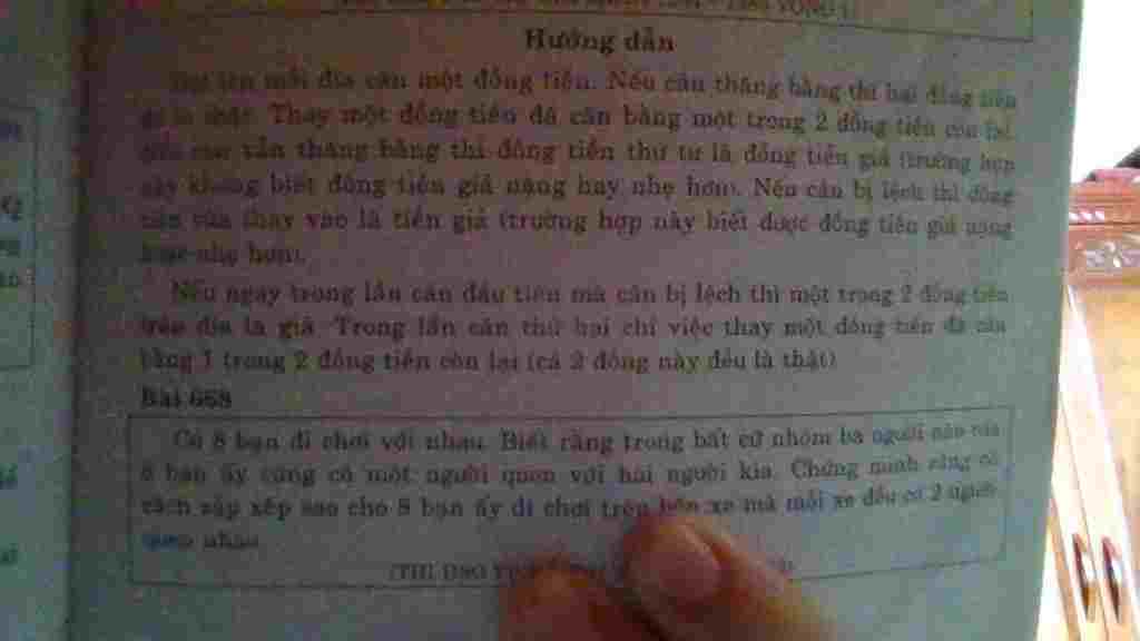 toan-lop-5-co-6-dong-tien-giong-het-nhau-trong-do-co-4-dong-tien-that-co-cung-khoi-luong-nhung-n