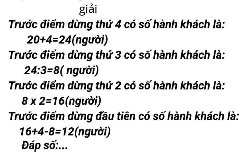 toan-lop-5-tren-e-bus-co-mot-so-hanh-khach-tai-diem-dung-dau-tien-co-8-khach-len-e-va-4-khach-uo