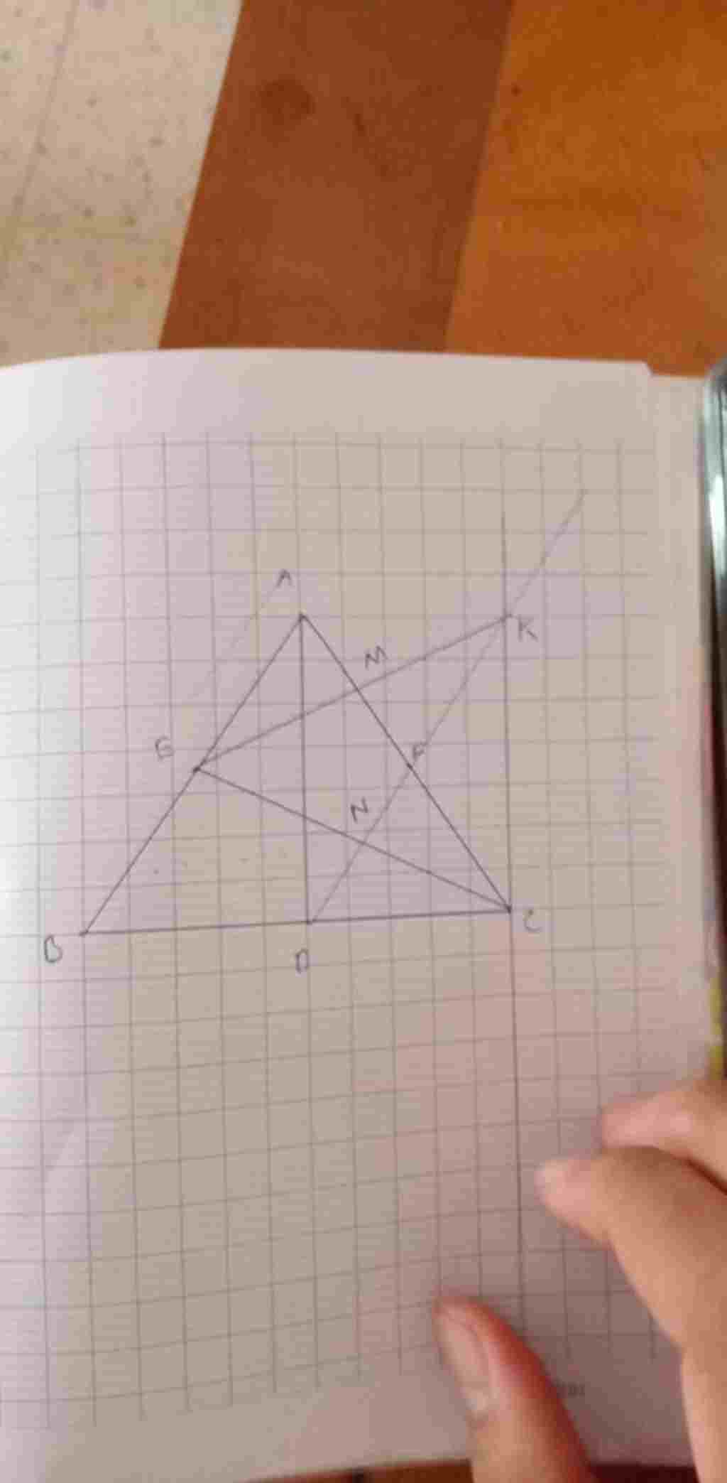 toan-lop-8-ve-hinh-giup-em-vs-a-cho-abc-can-tai-a-co-duong-cao-ad-goi-e-f-lan-luot-la-trung-diem